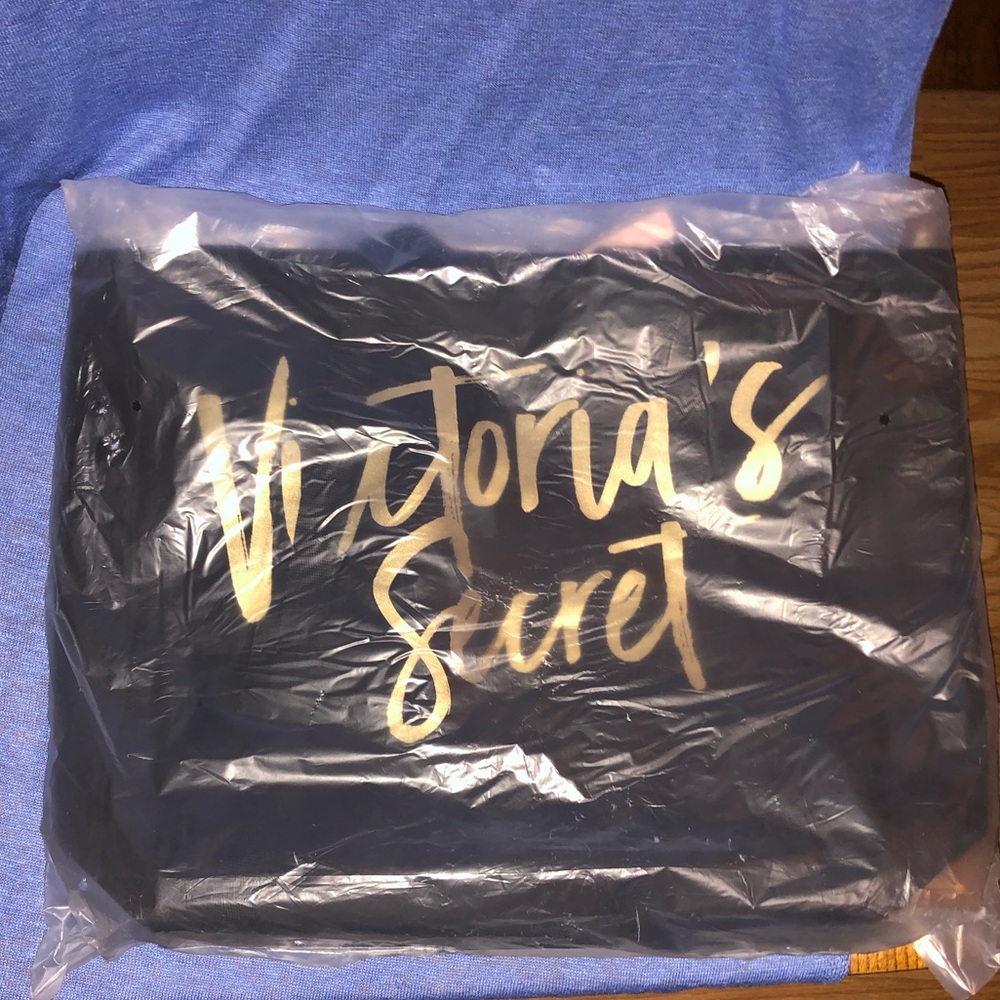 ((Brand New)) Victoria's Secret - Tote